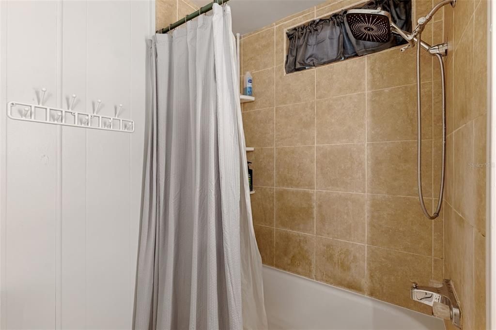 待售: $130,000 (3 贝兹, 1 浴室, 828 平方英尺)