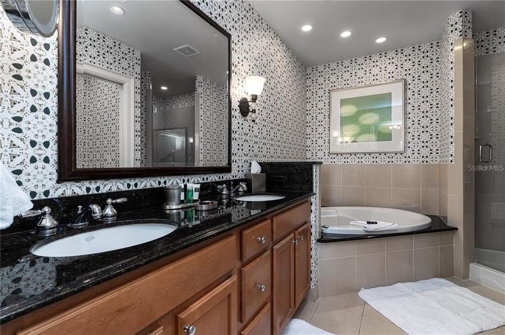 For Sale: $440,000 (2 beds, 2 baths, 1399 Square Feet)