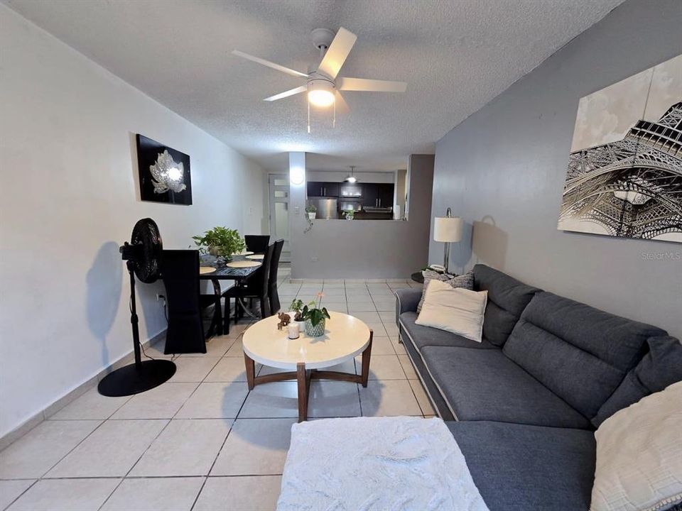 合同活跃: $140,000 (3 贝兹, 1 浴室, 808 平方英尺)