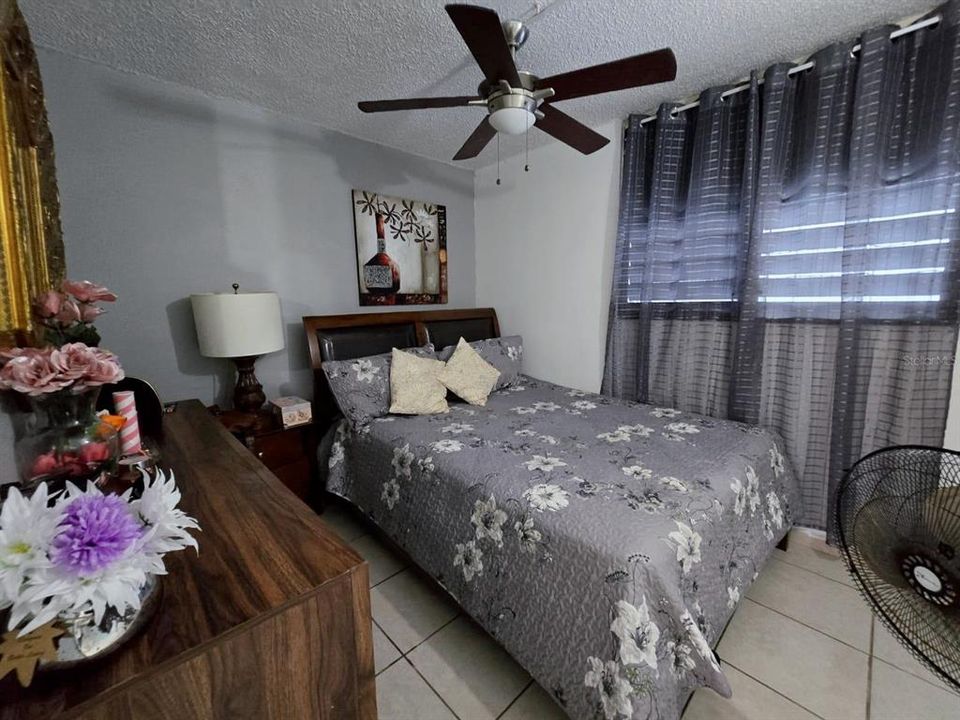 合同活跃: $140,000 (3 贝兹, 1 浴室, 808 平方英尺)