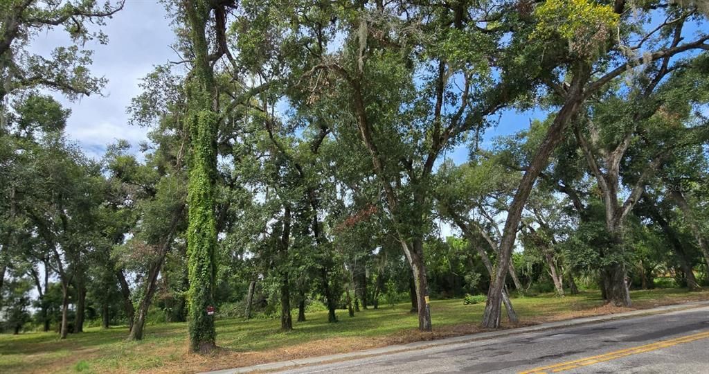 На продажу: $499,900 (2.54 acres)