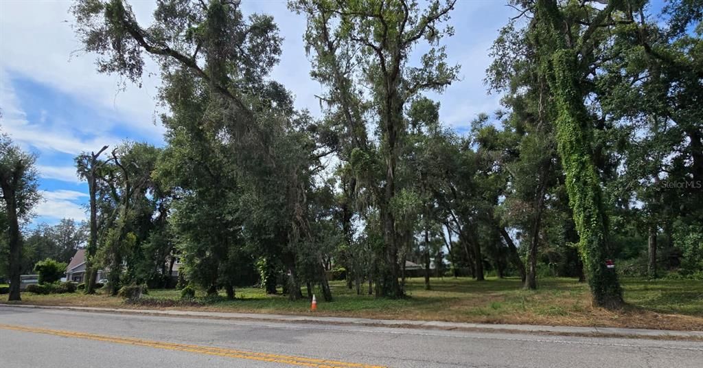 На продажу: $499,900 (2.54 acres)