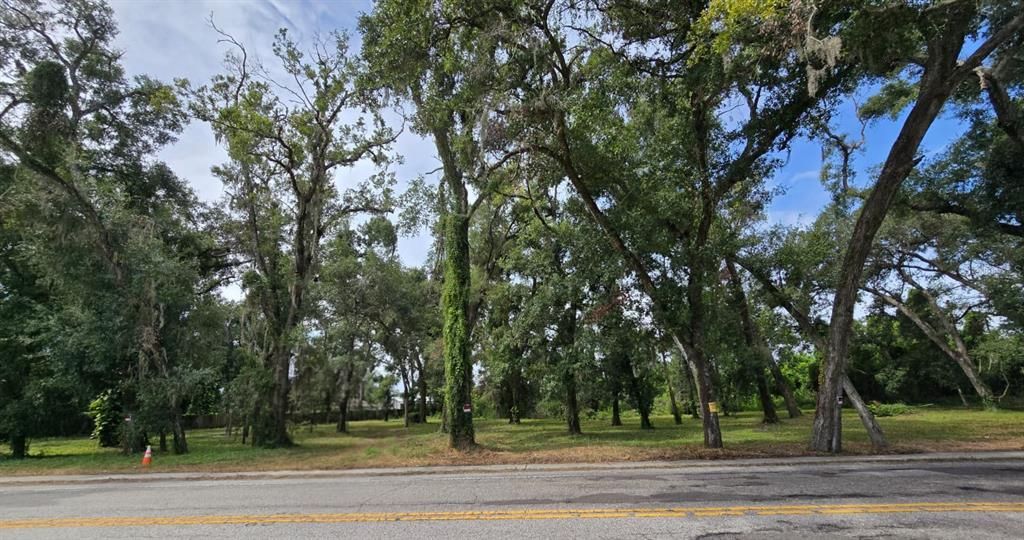 На продажу: $499,900 (2.54 acres)