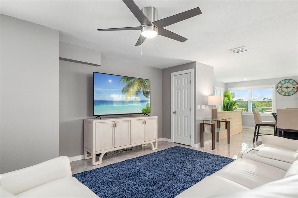 待售: $995,000 (3 贝兹, 3 浴室, 1990 平方英尺)