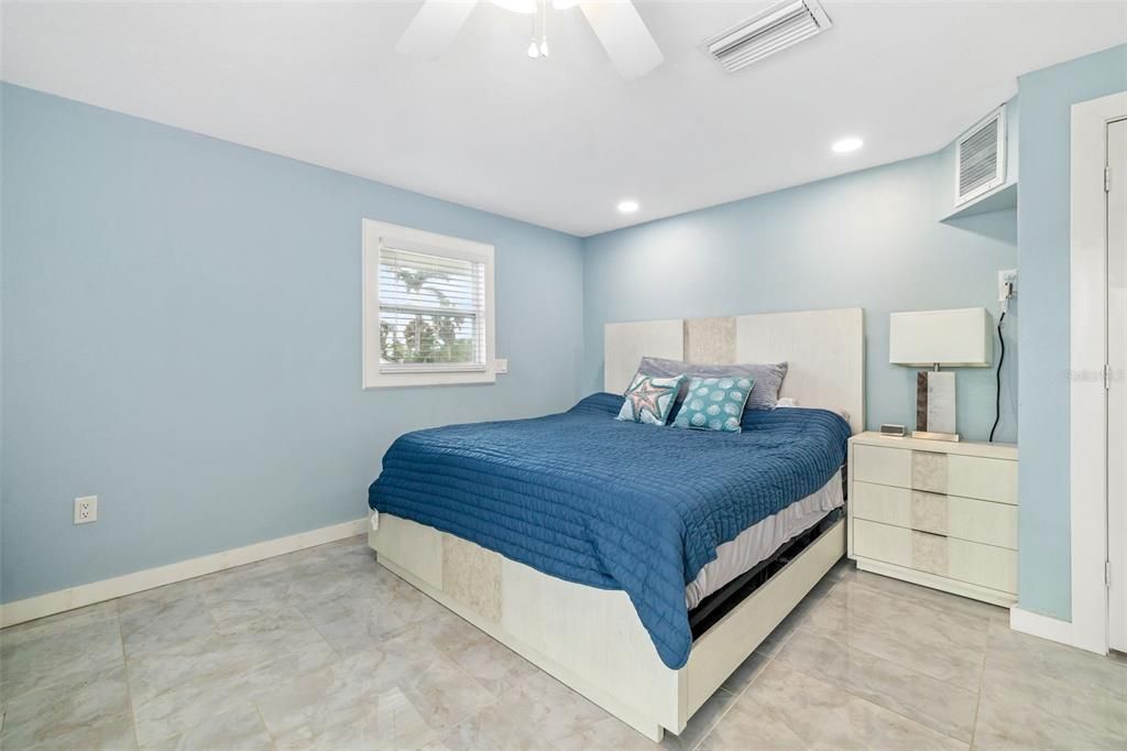 待售: $995,000 (3 贝兹, 3 浴室, 1990 平方英尺)