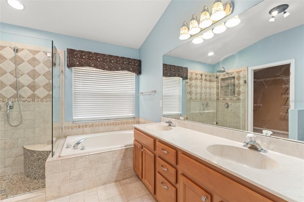 Под контрактом: $439,000 (3 спален, 2 ванн, 2131 Квадратных фут)