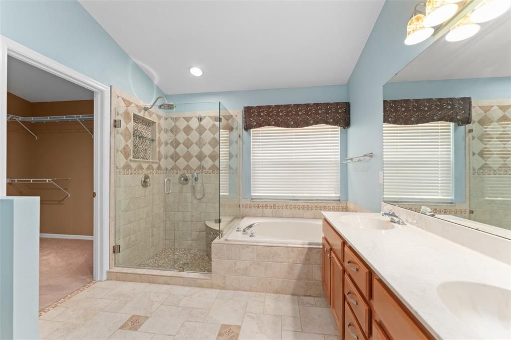 Под контрактом: $439,000 (3 спален, 2 ванн, 2131 Квадратных фут)