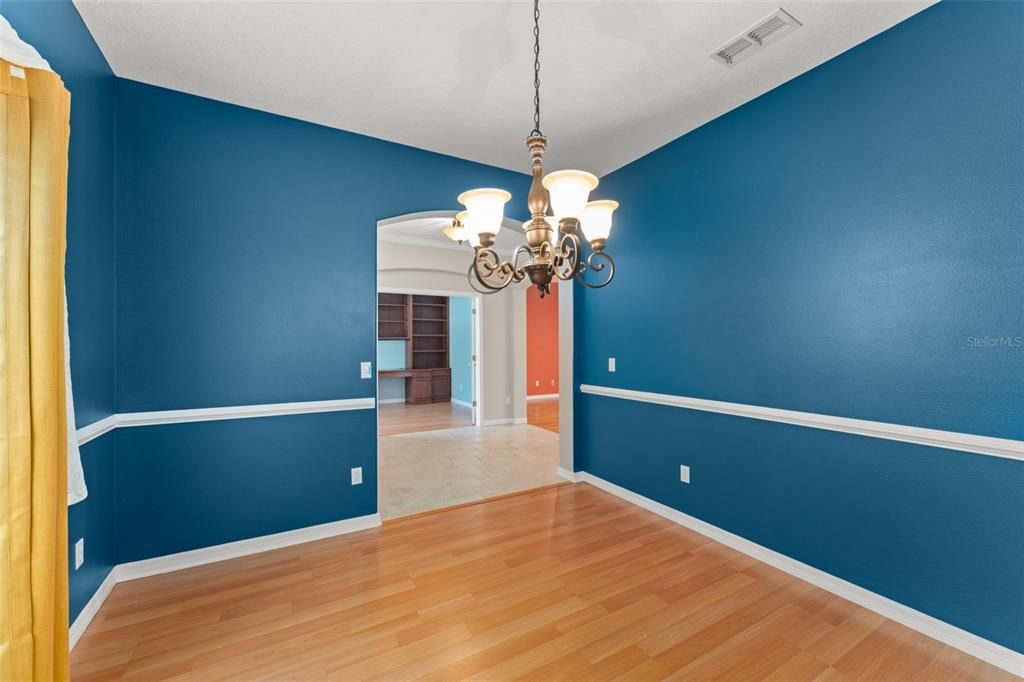 Под контрактом: $439,000 (3 спален, 2 ванн, 2131 Квадратных фут)