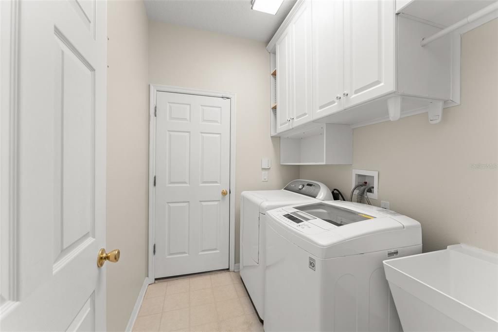 Под контрактом: $439,000 (3 спален, 2 ванн, 2131 Квадратных фут)