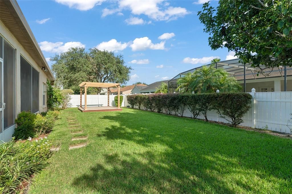 Под контрактом: $439,000 (3 спален, 2 ванн, 2131 Квадратных фут)