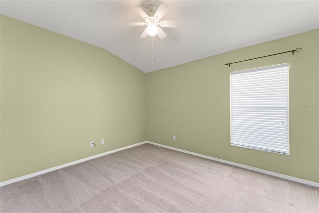 Под контрактом: $439,000 (3 спален, 2 ванн, 2131 Квадратных фут)