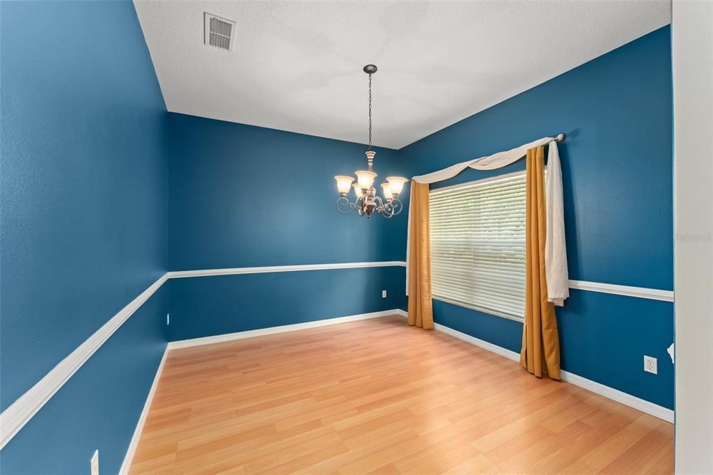 Под контрактом: $439,000 (3 спален, 2 ванн, 2131 Квадратных фут)