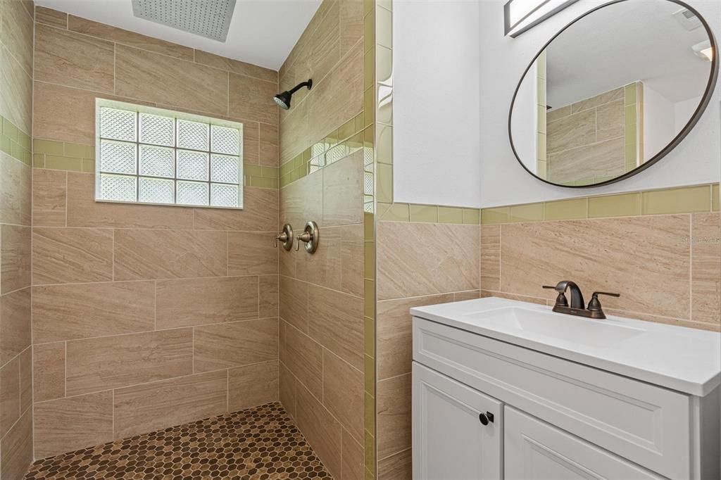 待售: $449,000 (5 贝兹, 3 浴室, 2556 平方英尺)