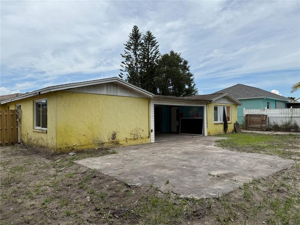 Active With Contract: $162,000 (2 beds, 2 baths, 1679 Square Feet)