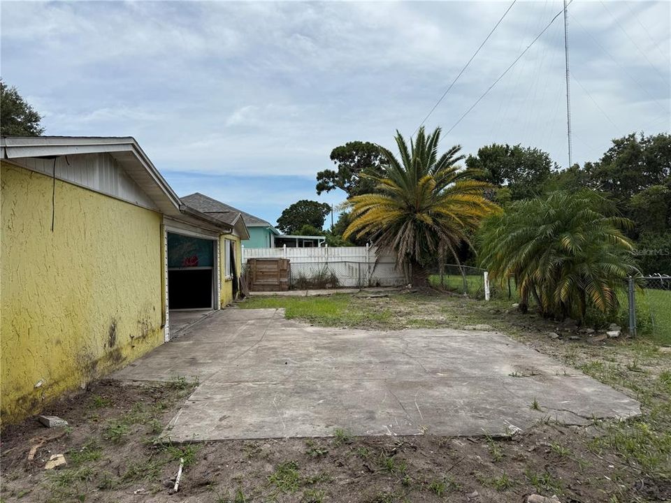 Active With Contract: $162,000 (2 beds, 2 baths, 1679 Square Feet)