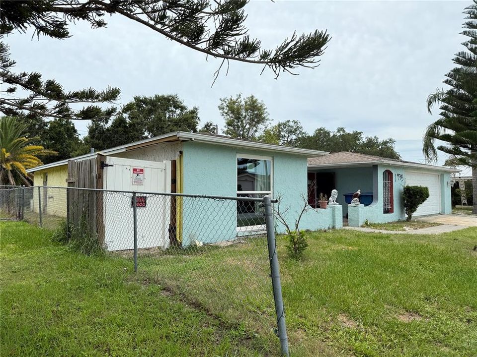 Active With Contract: $162,000 (2 beds, 2 baths, 1679 Square Feet)