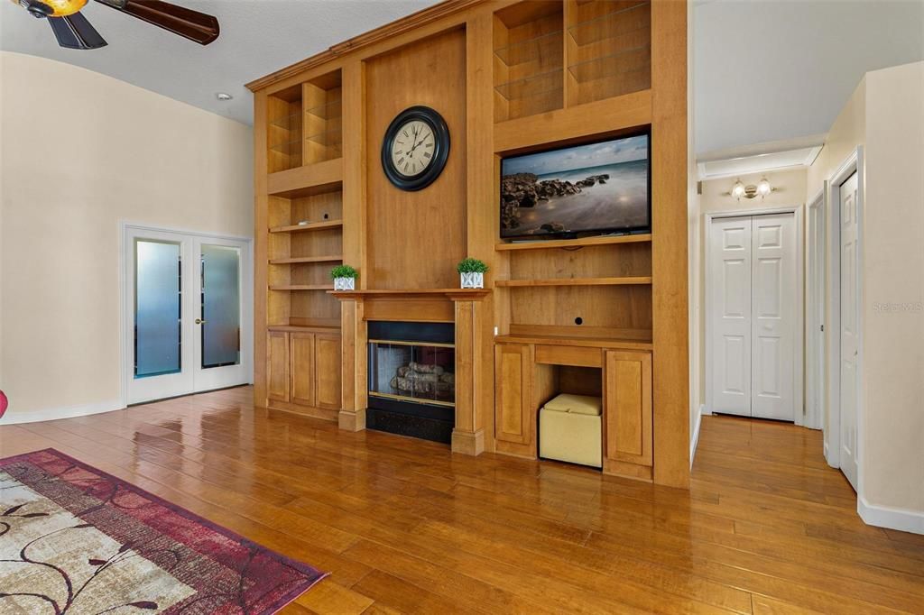 For Sale: $939,000 (4 beds, 3 baths, 2726 Square Feet)