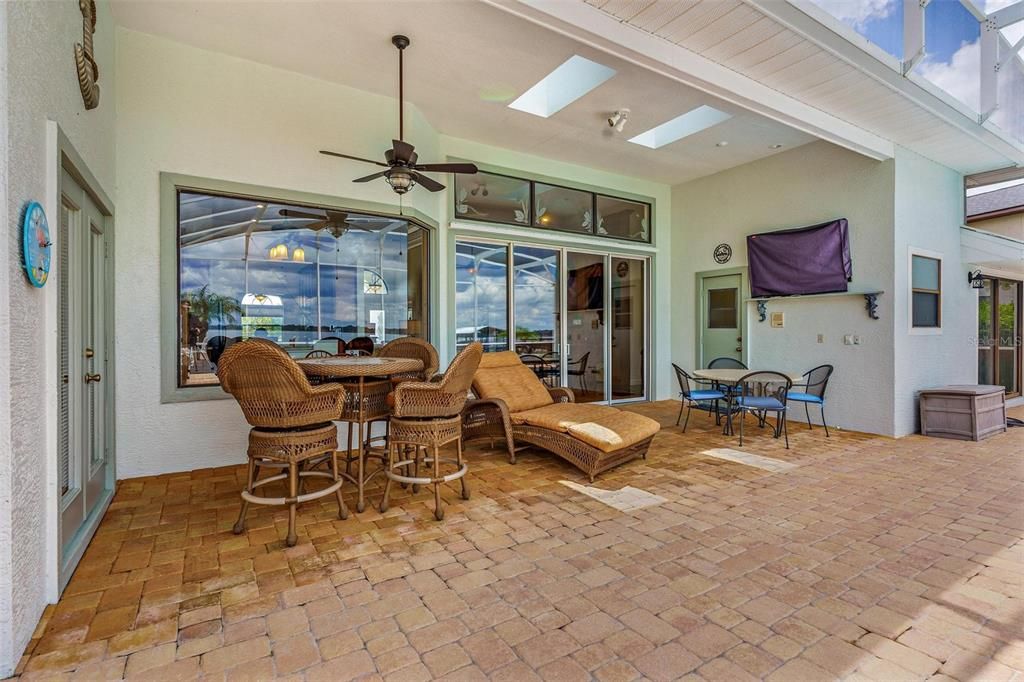 For Sale: $939,000 (4 beds, 3 baths, 2726 Square Feet)