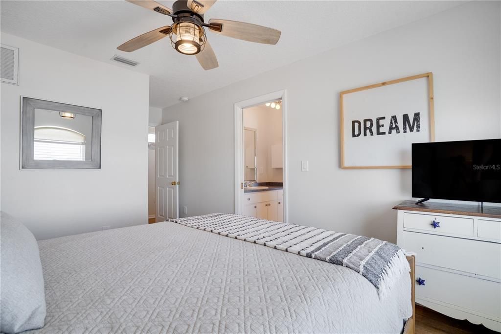 For Sale: $2,100,000 (4 beds, 4 baths, 3390 Square Feet)