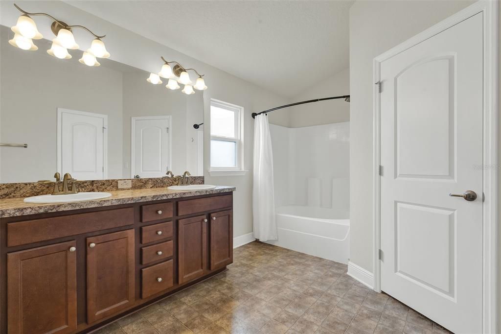 En Venta: $309,000 (3 camas, 2 baños, 1487 Pies cuadrados)