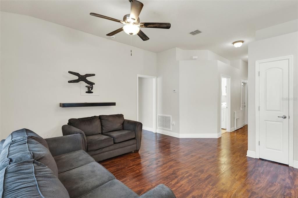 En Venta: $309,000 (3 camas, 2 baños, 1487 Pies cuadrados)