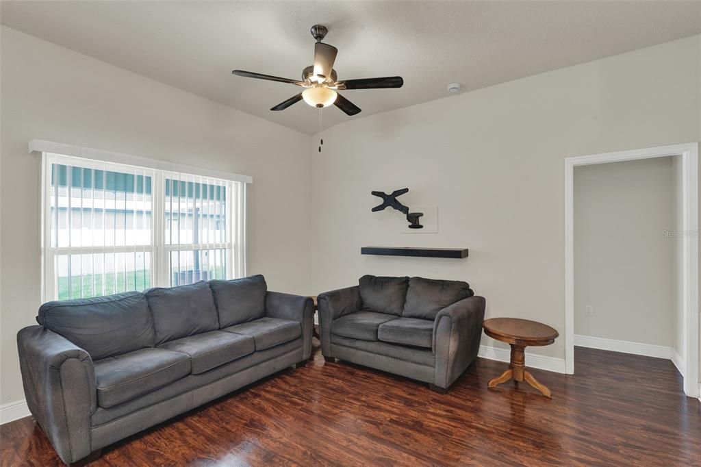 En Venta: $309,000 (3 camas, 2 baños, 1487 Pies cuadrados)