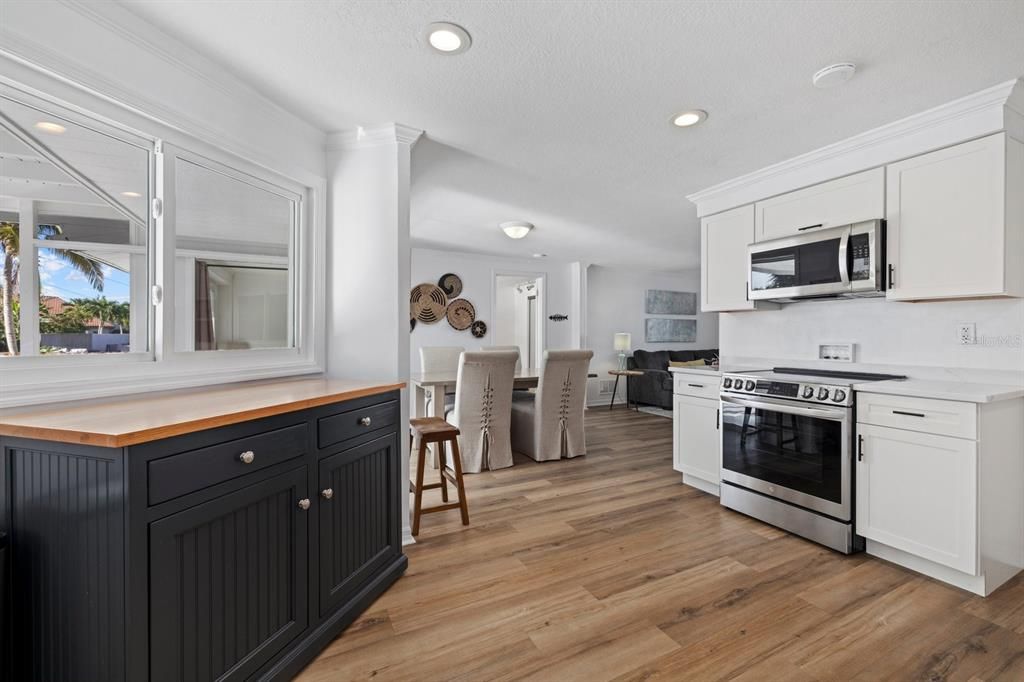 На продажу: $1,690,000 (2 спален, 2 ванн, 1346 Квадратных фут)