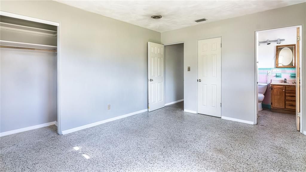 Activo con contrato: $320,000 (3 camas, 2 baños, 1525 Pies cuadrados)