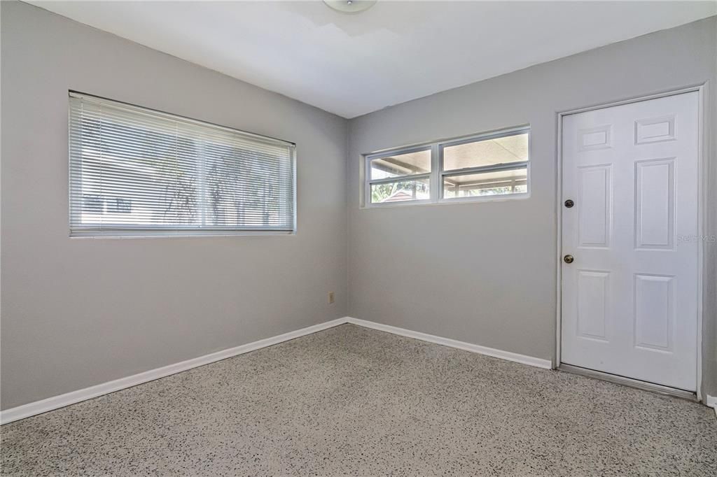 Activo con contrato: $320,000 (3 camas, 2 baños, 1525 Pies cuadrados)