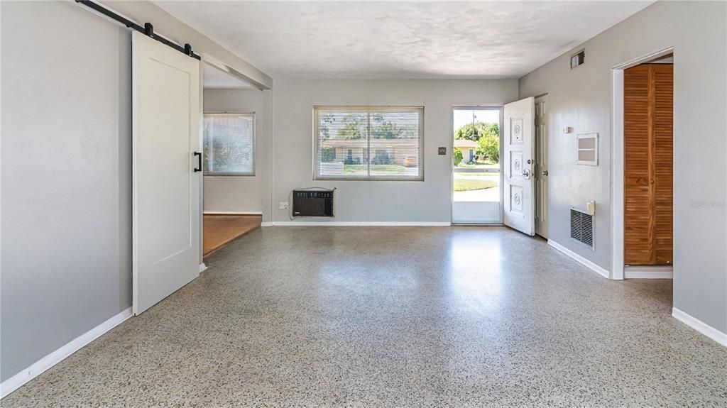 Activo con contrato: $320,000 (3 camas, 2 baños, 1525 Pies cuadrados)