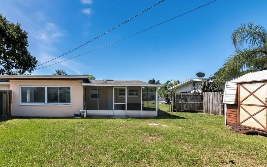 Activo con contrato: $320,000 (3 camas, 2 baños, 1525 Pies cuadrados)