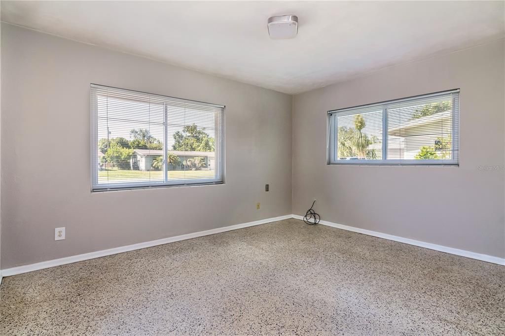 Activo con contrato: $320,000 (3 camas, 2 baños, 1525 Pies cuadrados)