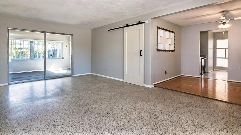 Activo con contrato: $320,000 (3 camas, 2 baños, 1525 Pies cuadrados)