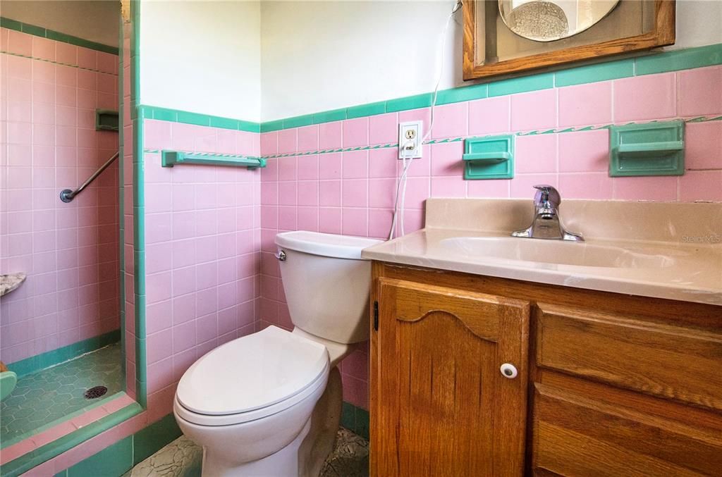 Activo con contrato: $320,000 (3 camas, 2 baños, 1525 Pies cuadrados)