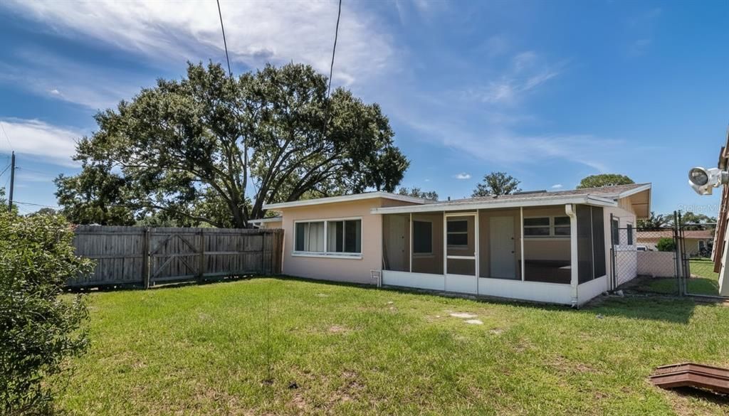 Activo con contrato: $320,000 (3 camas, 2 baños, 1525 Pies cuadrados)