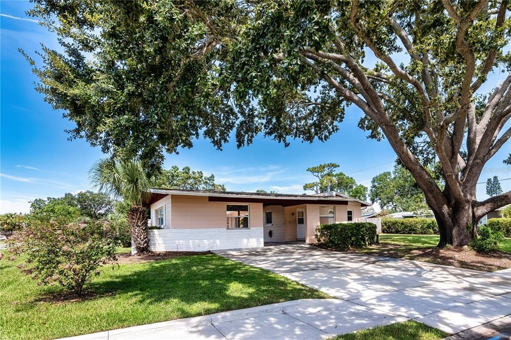 Activo con contrato: $320,000 (3 camas, 2 baños, 1525 Pies cuadrados)