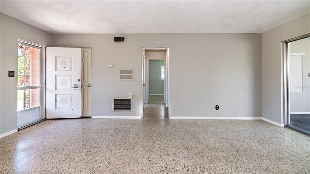 Activo con contrato: $320,000 (3 camas, 2 baños, 1525 Pies cuadrados)