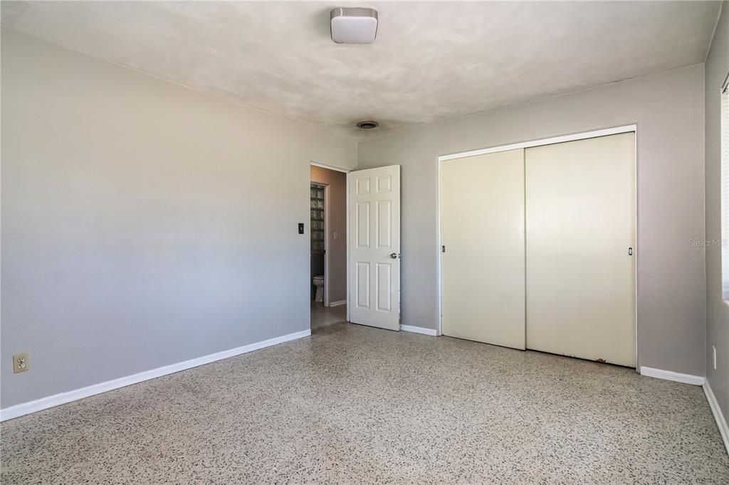 Activo con contrato: $320,000 (3 camas, 2 baños, 1525 Pies cuadrados)