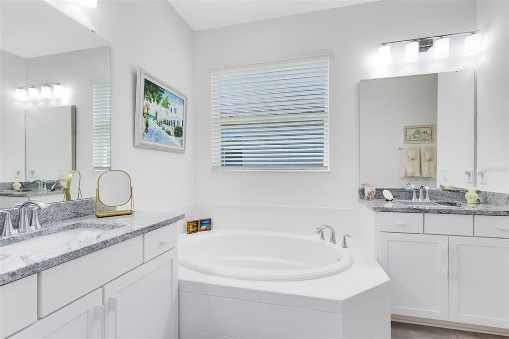 На продажу: $585,000 (3 спален, 2 ванн, 2010 Квадратных фут)