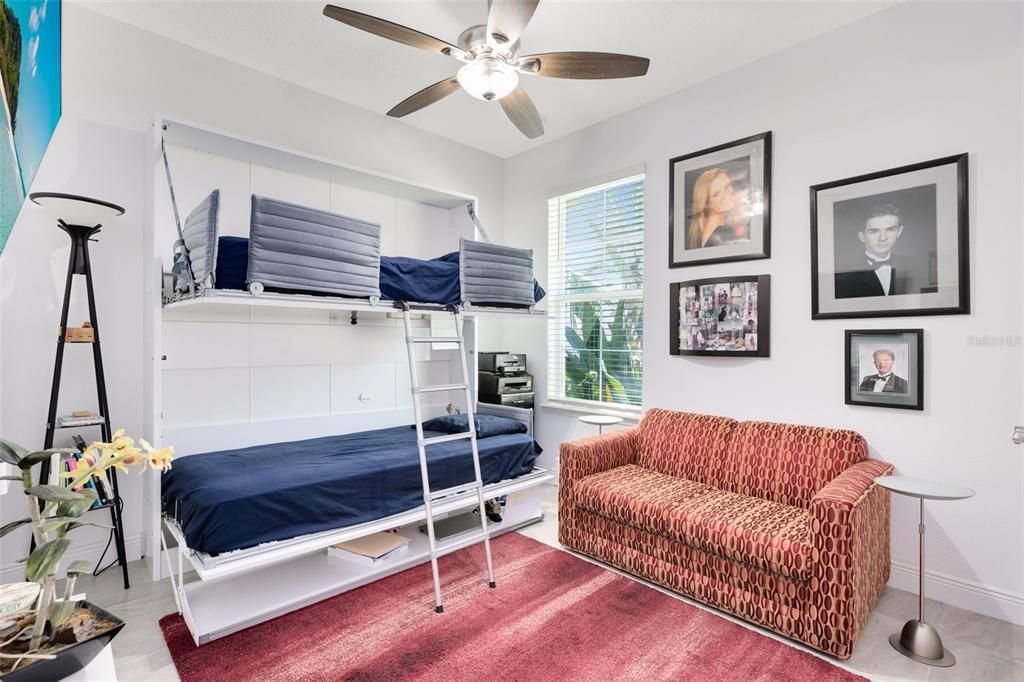 На продажу: $585,000 (3 спален, 2 ванн, 2010 Квадратных фут)