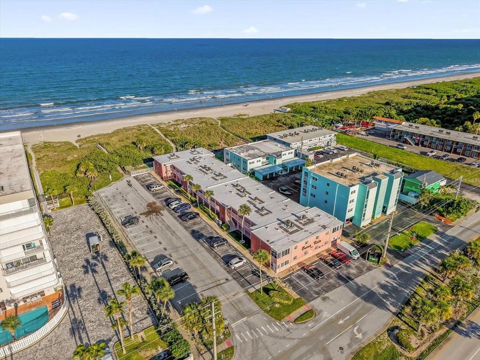 For Sale: $220,000 (1 beds, 1 baths, 745 Square Feet)