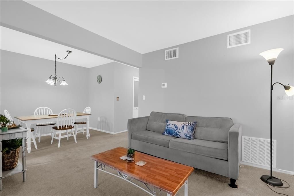 For Sale: $220,000 (1 beds, 1 baths, 745 Square Feet)