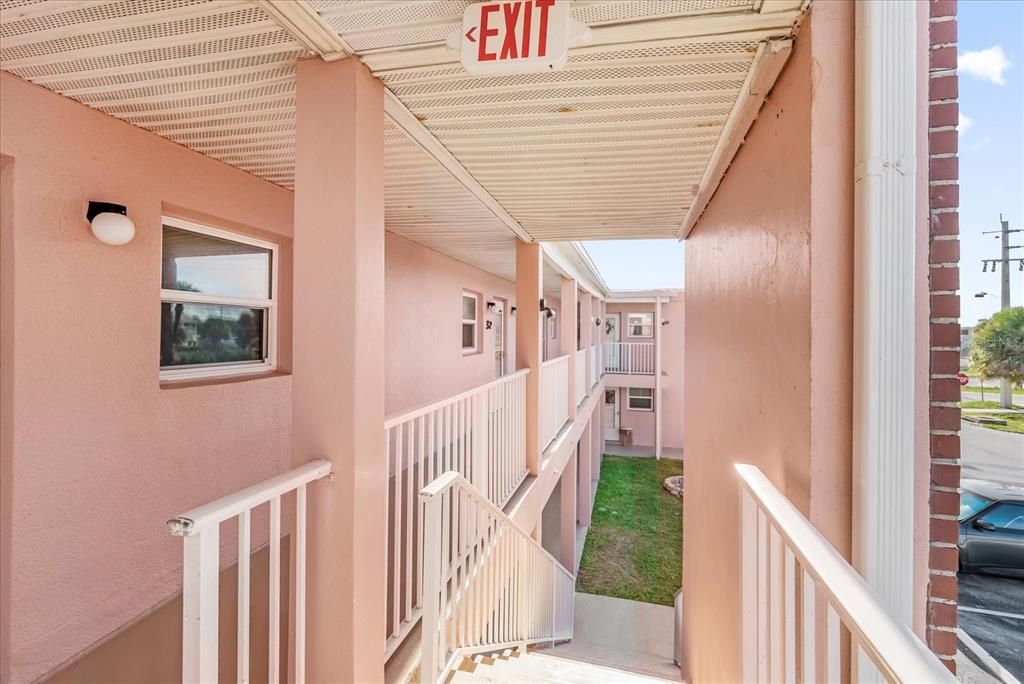 For Sale: $220,000 (1 beds, 1 baths, 745 Square Feet)