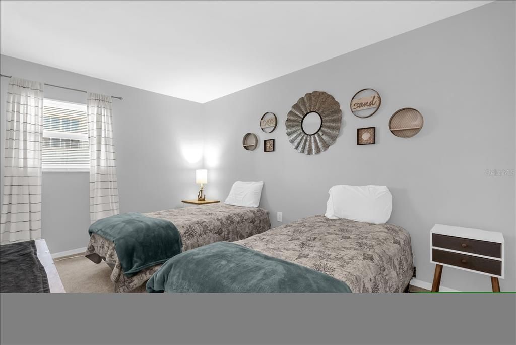 For Sale: $220,000 (1 beds, 1 baths, 745 Square Feet)