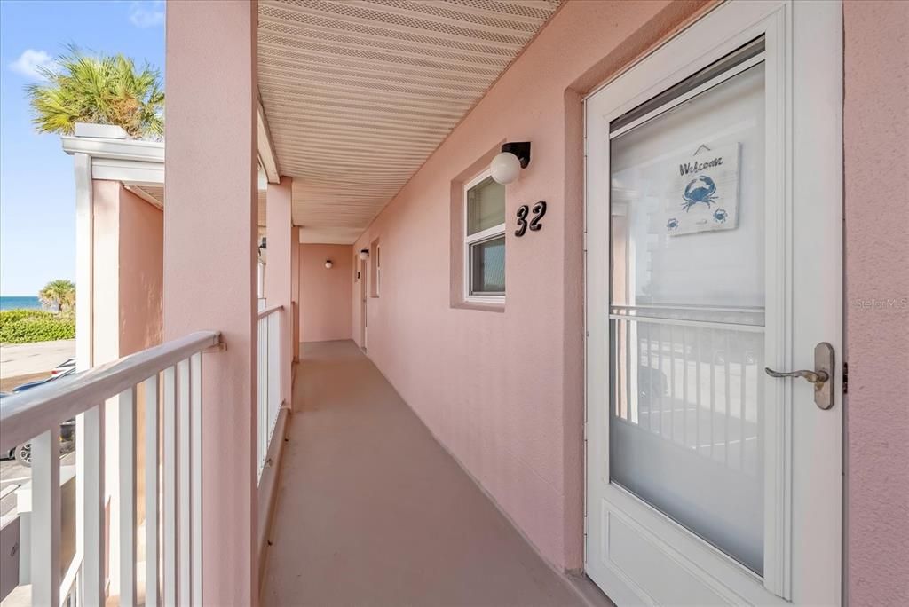 For Sale: $220,000 (1 beds, 1 baths, 745 Square Feet)