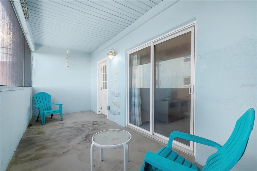 For Sale: $220,000 (1 beds, 1 baths, 745 Square Feet)