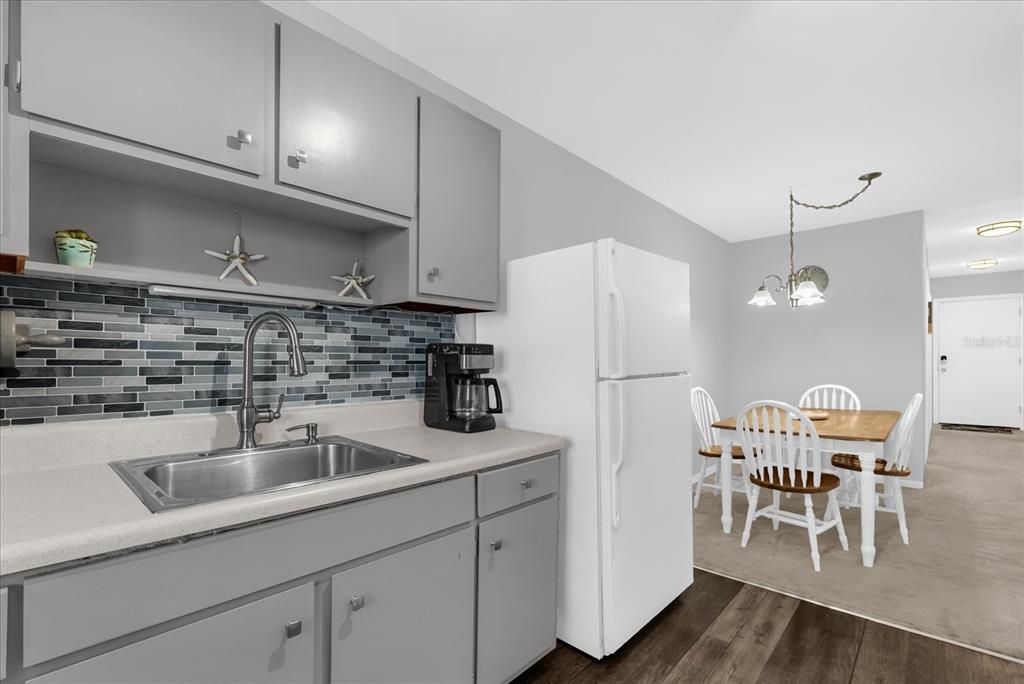 For Sale: $220,000 (1 beds, 1 baths, 745 Square Feet)