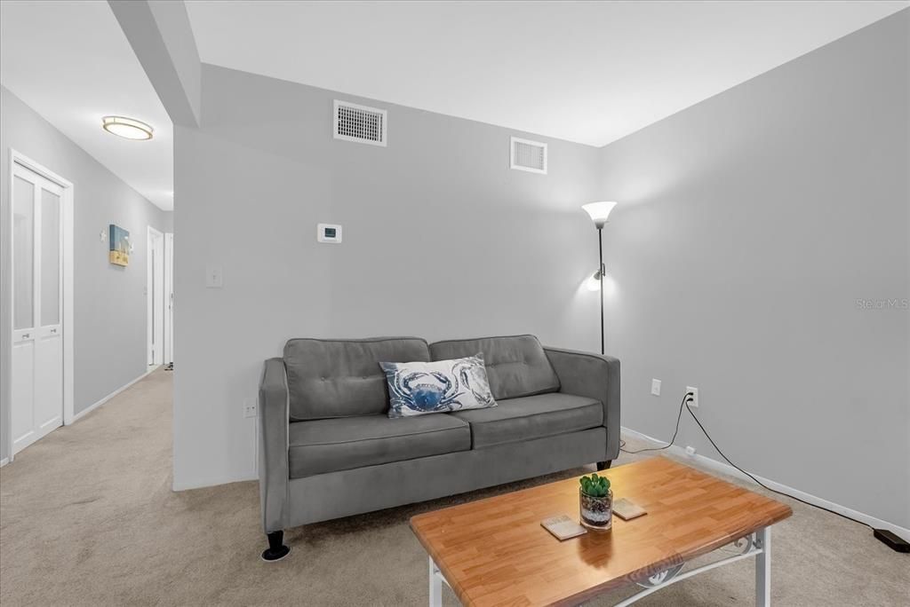 For Sale: $220,000 (1 beds, 1 baths, 745 Square Feet)