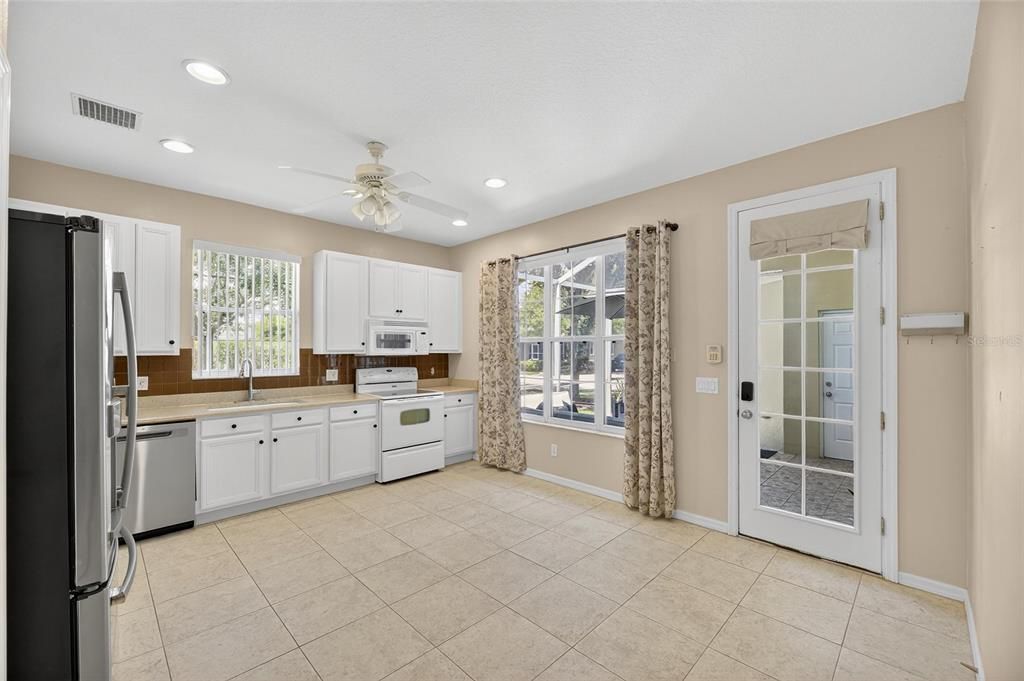 Active With Contract: $292,000 (2 beds, 2 baths, 1546 Square Feet)