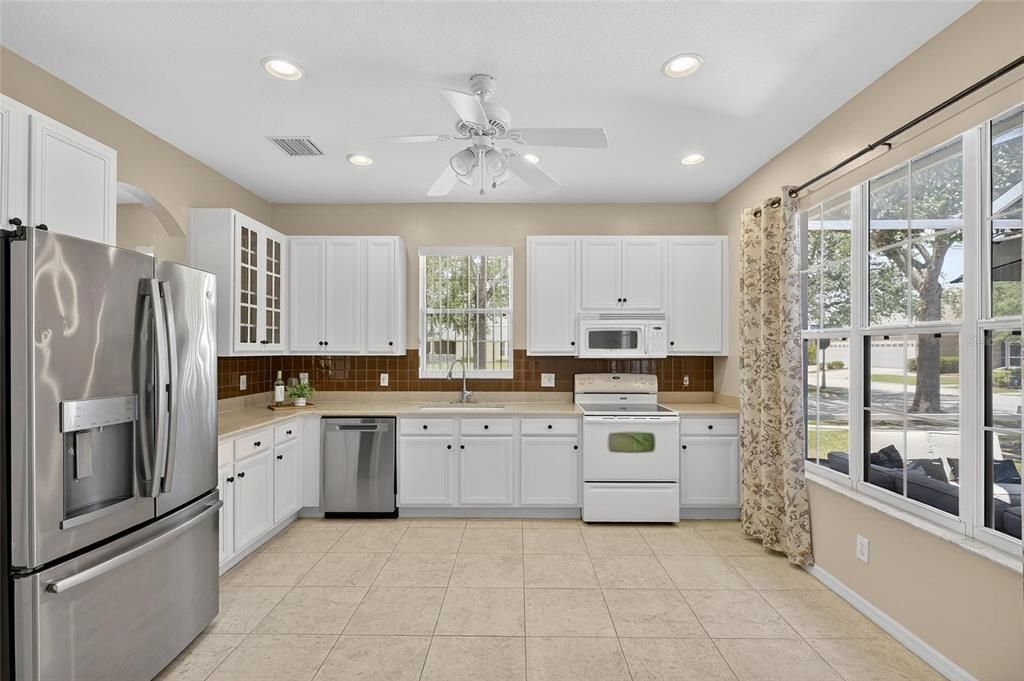 Active With Contract: $292,000 (2 beds, 2 baths, 1546 Square Feet)